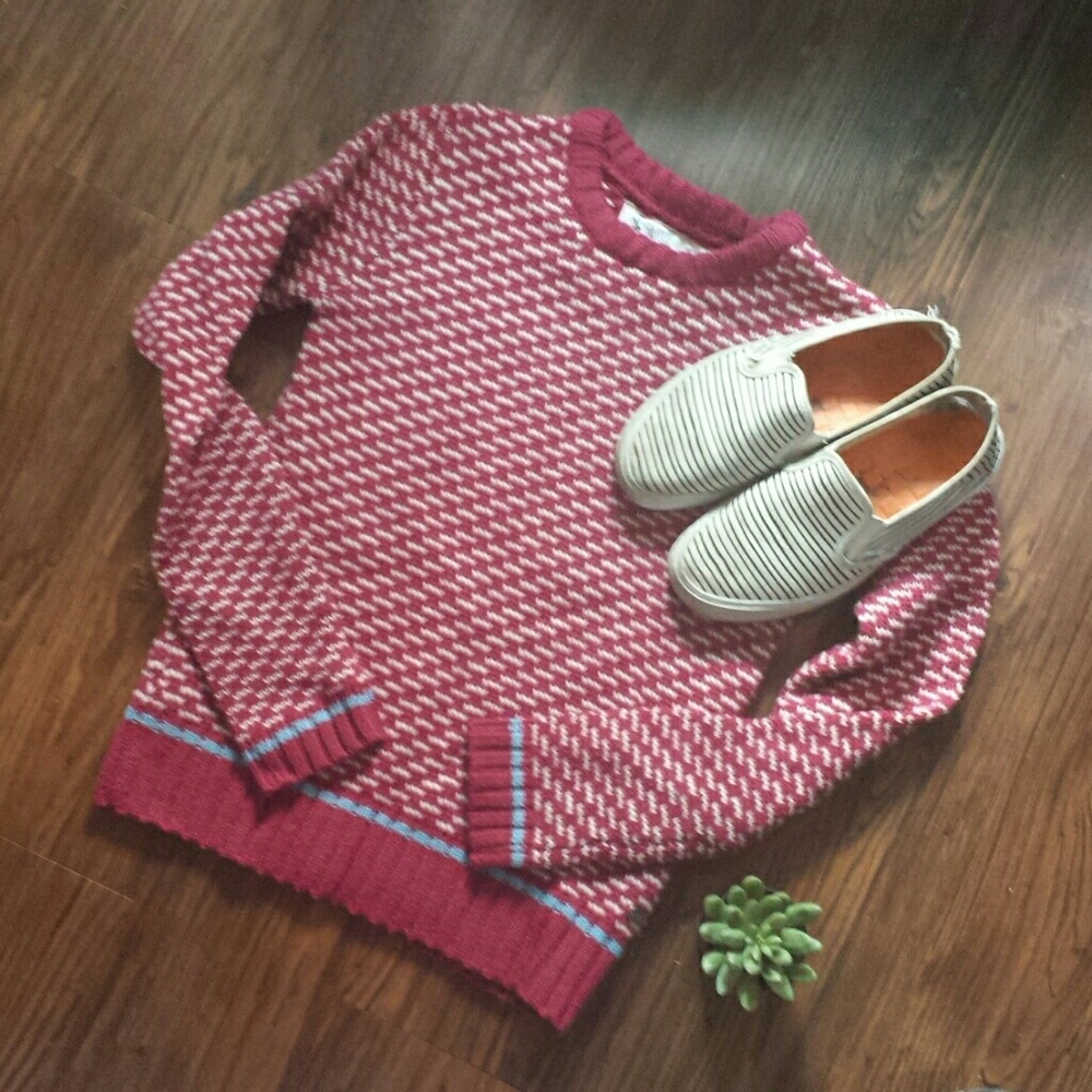 Carve Designs Sweater NWOT